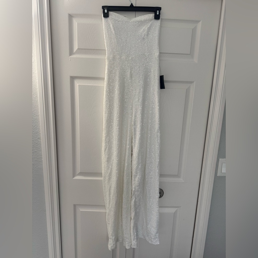 Elegant White Sleeveless Gown